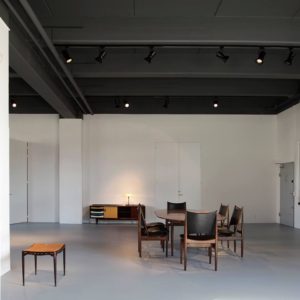 KBH - Peder Moos skammel, Arne Vodder skænk, PH lampe og Finn Juhl stole