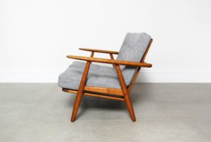 ge-240-cigar-sofa-by-hans-wegner-for-getama-1956-04