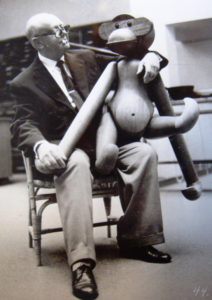 kay-bojesen-med-stor-abe