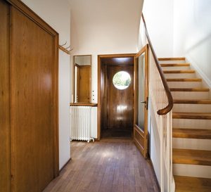 20130128-143308-7-1000x910web-Interioer-gang-med-trappe-og-h